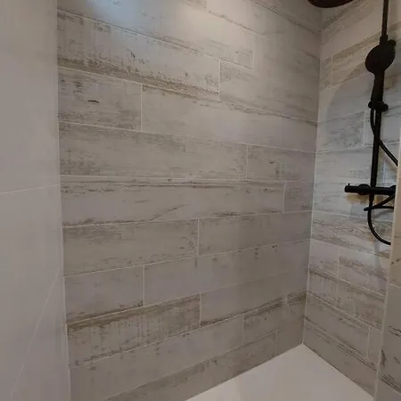 Appartement Et Spacieux A Quelques Pas Du