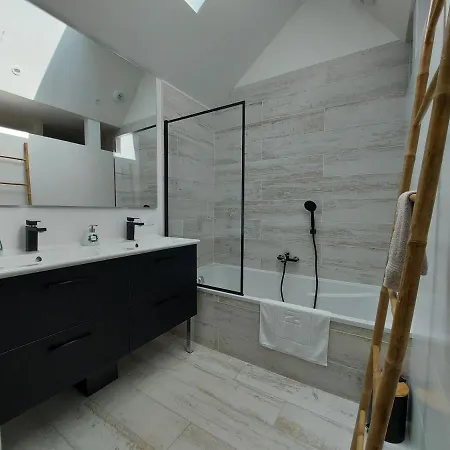Et Spacieux A Quelques Pas Du Apartment *